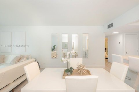 Condominio en alquiler en Miami Beach, Florida, 1 dormitorio, 83.61 m2 № 2055497 - foto 12
