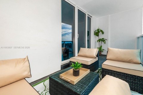 Condominio en alquiler en Miami Beach, Florida, 1 dormitorio, 83.61 m2 № 2055497 - foto 2