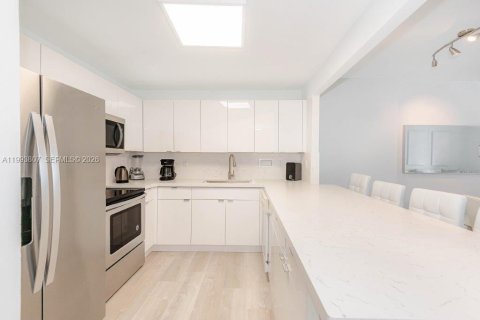 Condominio en alquiler en Miami Beach, Florida, 1 dormitorio, 83.61 m2 № 2055497 - foto 16