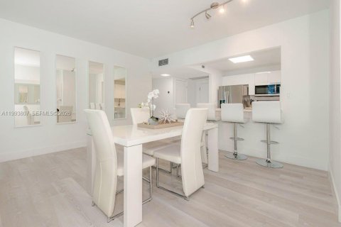 Condominio en alquiler en Miami Beach, Florida, 1 dormitorio, 83.61 m2 № 2055497 - foto 11