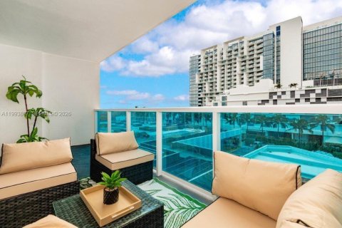 Condominio en Miami Beach, Florida, 1 dormitorio  № 2055497