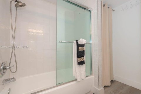 Condominio en alquiler en Miami Beach, Florida, 1 dormitorio, 83.61 m2 № 2055497 - foto 24