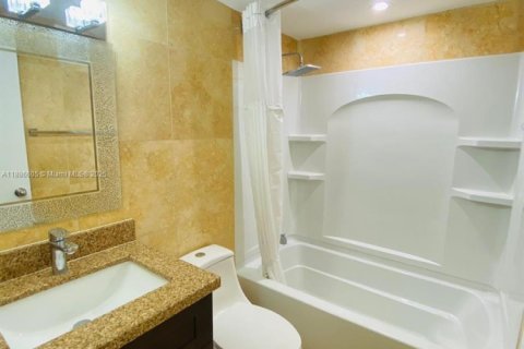 Copropriété à vendre à Hialeah, Floride: 2 chambres, 68 m2 № 1941647 - photo 10