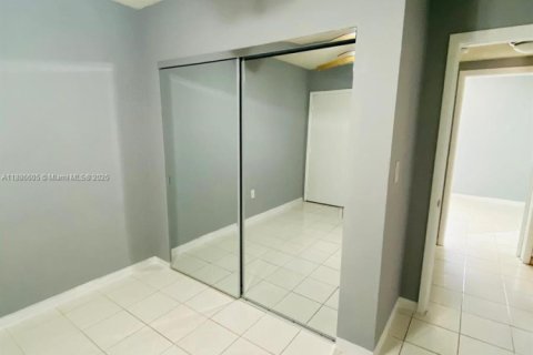 Copropriété à vendre à Hialeah, Floride: 2 chambres, 68 m2 № 1941647 - photo 9