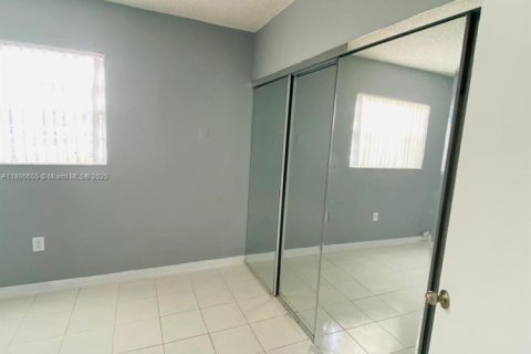 Copropriété à vendre à Hialeah, Floride: 2 chambres, 68 m2 № 1941647 - photo 11