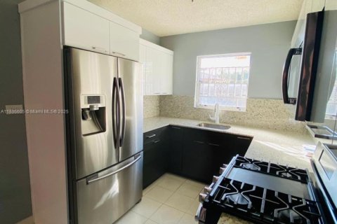 Copropriété à vendre à Hialeah, Floride: 2 chambres, 68 m2 № 1941647 - photo 8