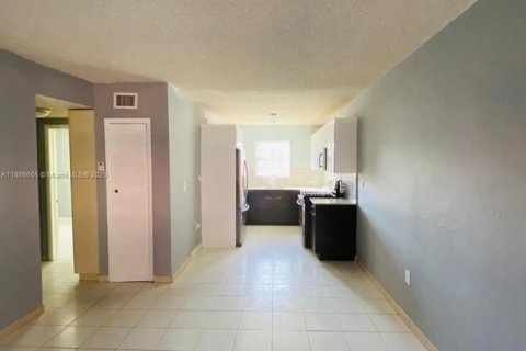 Copropriété à vendre à Hialeah, Floride: 2 chambres, 68 m2 № 1941647 - photo 5