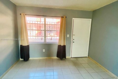 Copropriété à vendre à Hialeah, Floride: 2 chambres, 68 m2 № 1941647 - photo 4