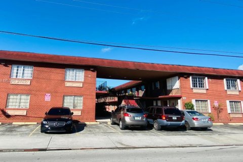 Copropriété à vendre à Hialeah, Floride: 2 chambres, 68 m2 № 1941647 - photo 1
