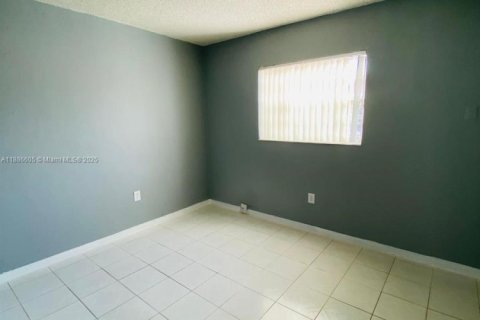 Copropriété à vendre à Hialeah, Floride: 2 chambres, 68 m2 № 1941647 - photo 12