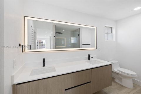 Casa en venta en Miami, Florida, 4 dormitorios, 171.59 m2 № 2254087 - foto 13