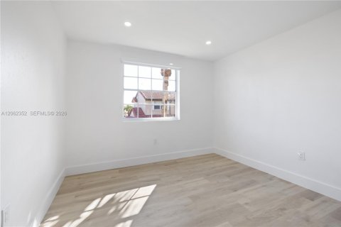 Casa en venta en Miami, Florida, 4 dormitorios, 171.59 m2 № 2254087 - foto 19