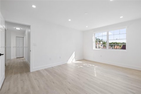 Casa en venta en Miami, Florida, 4 dormitorios, 171.59 m2 № 2254087 - foto 14