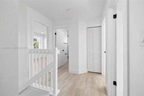 Casa en venta en Miami, Florida, 4 dormitorios, 171.59 m2 № 2254087 - foto 16