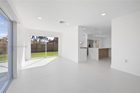 Casa en venta en Miami, Florida, 4 dormitorios, 171.59 m2 № 2254087 - foto 9