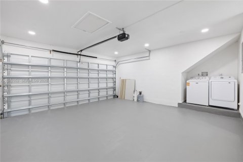 Casa en venta en Miami, Florida, 4 dormitorios, 171.59 m2 № 2254087 - foto 24