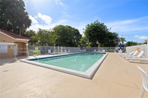 Casa en venta en Miami, Florida, 4 dormitorios, 171.59 m2 № 2254087 - foto 30