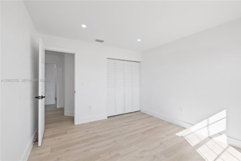 Casa en venta en Miami, Florida, 4 dormitorios, 171.59 m2 № 2254087 - foto 20