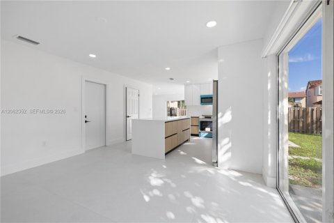 Casa en venta en Miami, Florida, 4 dormitorios, 171.59 m2 № 2254087 - foto 5