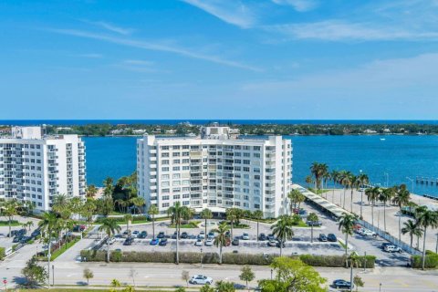 Copropriété à vendre à West Palm Beach, Floride: 2 chambres, 122.63 m2 № 1026801 - photo 1