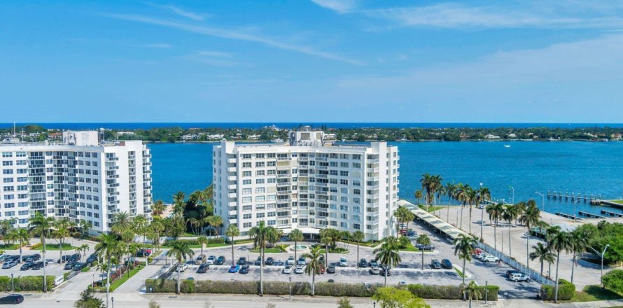 Condo in West Palm Beach, Florida, 2 bedrooms № 1026801