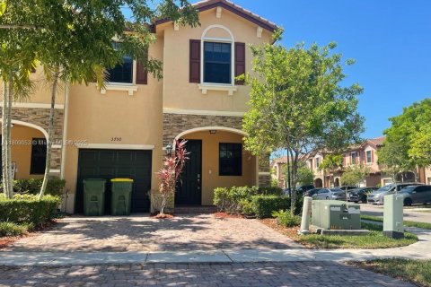 Touwnhouse à louer à Homestead, Floride: 4 chambres, 158.4 m2 № 1959728 - photo 1