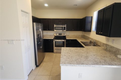 Touwnhouse à louer à Homestead, Floride: 4 chambres, 158.4 m2 № 1959728 - photo 3