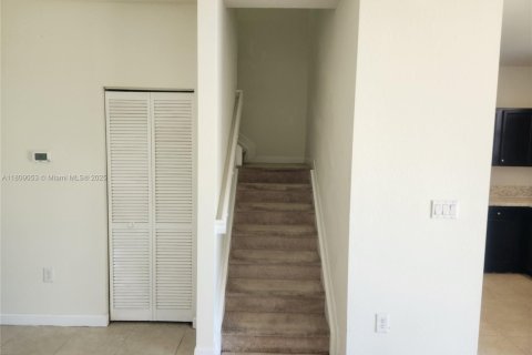 Touwnhouse à louer à Homestead, Floride: 4 chambres, 158.4 m2 № 1959728 - photo 6