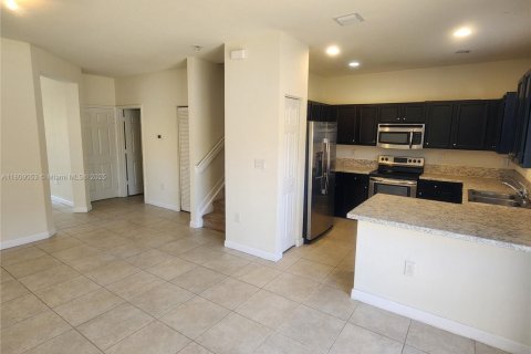 Touwnhouse à louer à Homestead, Floride: 4 chambres, 158.4 m2 № 1959728 - photo 2