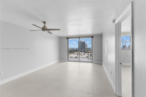Copropriété à vendre à Miami Beach, Floride: 1 chambre, 72.46 m2 № 1891614 - photo 10