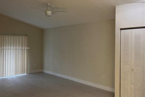 Copropriété à vendre à Oakland Park, Floride: 1 chambre, 74.69 m2 № 1868070 - photo 4