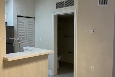 Copropriété à vendre à Oakland Park, Floride: 1 chambre, 74.69 m2 № 1868070 - photo 7