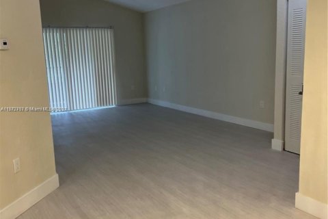 Copropriété à vendre à Oakland Park, Floride: 1 chambre, 74.69 m2 № 1868070 - photo 12