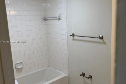 Copropriété à vendre à Oakland Park, Floride: 1 chambre, 74.69 m2 № 1868070 - photo 16