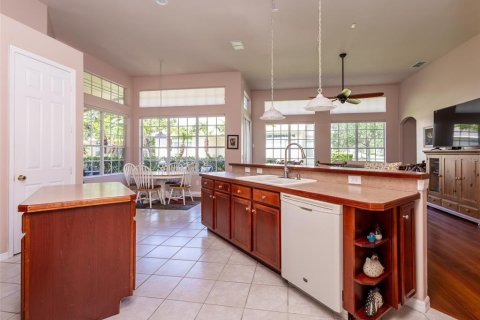 House in Kissimmee, Florida 4 bedrooms, 247.58 sq.m. № 2204219 - photo 13