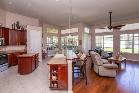 House in Kissimmee, Florida 4 bedrooms, 247.58 sq.m. № 2204219 - photo 8