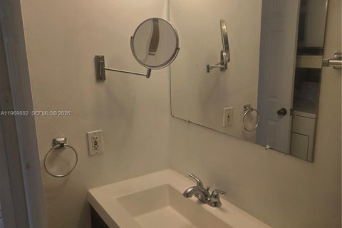 Condominio en alquiler en Hialeah, Florida, 1 dormitorio, 58.71 m2 № 2030628 - foto 7