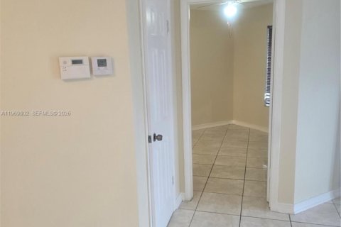 Condominio en alquiler en Hialeah, Florida, 1 dormitorio, 58.71 m2 № 2030628 - foto 15