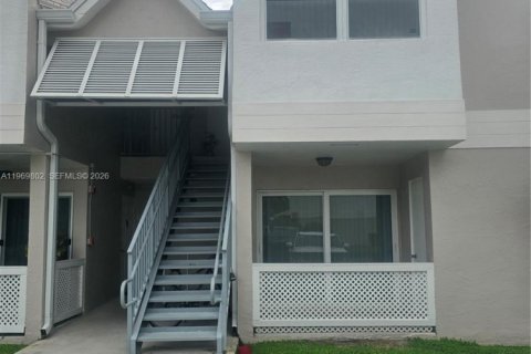 Condominio en Hialeah, Florida, 1 dormitorio  № 2030628