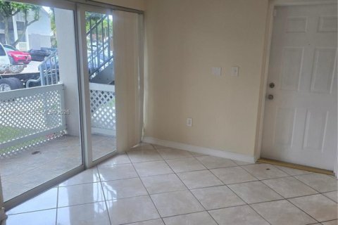 Condominio en alquiler en Hialeah, Florida, 1 dormitorio, 58.71 m2 № 2030628 - foto 12