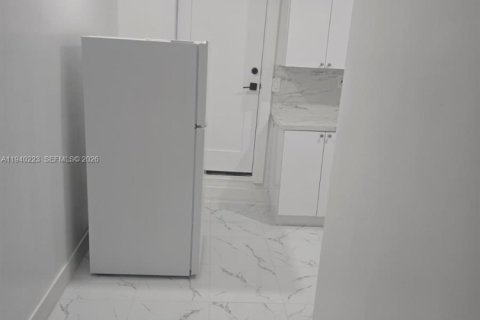 Immobilier commercial à louer à Cutler Bay, Floride: 1 chambre, 223.89 m2 № 1997963 - photo 3