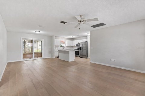 Villa ou maison à vendre à The Villages, Floride: 3 chambres, 129.32 m2 № 2401037 - photo 9