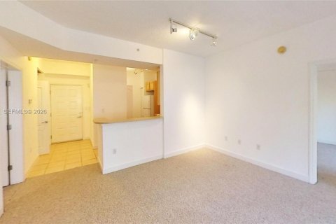 Condominio en alquiler en South Miami, Florida, 2 dormitorios, 93.83 m2 № 2030975 - foto 16