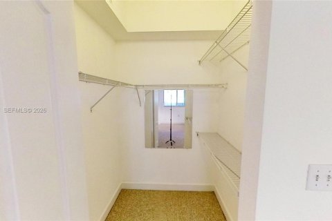 Condominio en alquiler en South Miami, Florida, 2 dormitorios, 93.83 m2 № 2030975 - foto 5