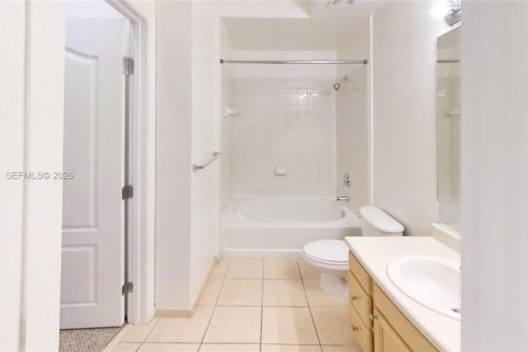 Condominio en alquiler en South Miami, Florida, 2 dormitorios, 93.83 m2 № 2030975 - foto 20