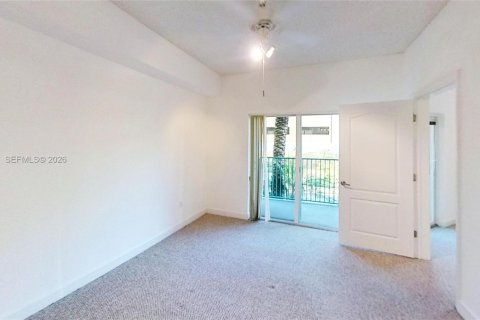 Condominio en alquiler en South Miami, Florida, 2 dormitorios, 93.83 m2 № 2030975 - foto 14