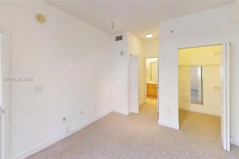 Condominio en alquiler en South Miami, Florida, 2 dormitorios, 93.83 m2 № 2030975 - foto 13