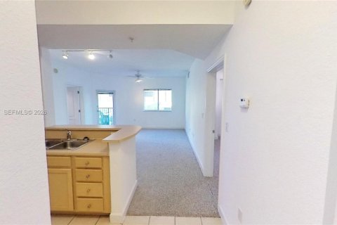 Condominio en alquiler en South Miami, Florida, 2 dormitorios, 93.83 m2 № 2030975 - foto 19