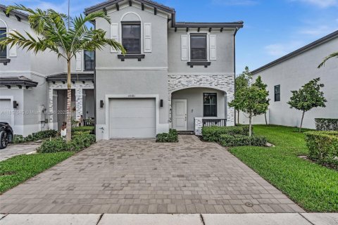 House in Miami Gardens, Florida 4 bedrooms, 164.72 sq.m. № 1889797 - photo 2