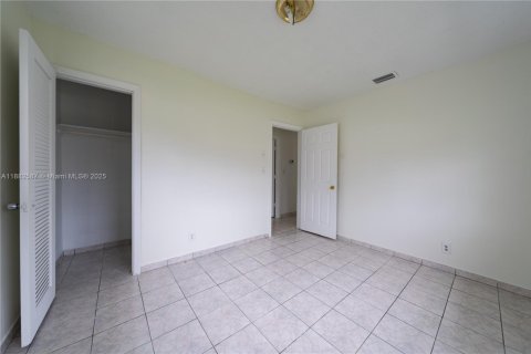 House in Tamarac, Florida 2 bedrooms, 85.28 sq.m. № 1931830 - photo 13